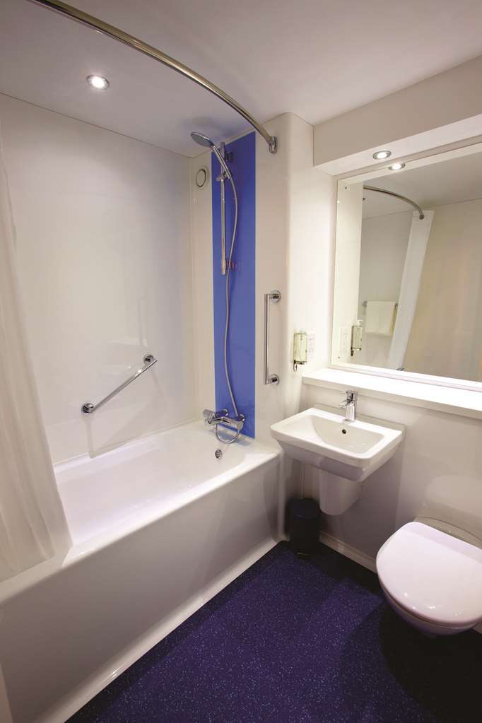 Travelodge Chester Warrington Road Kamer foto